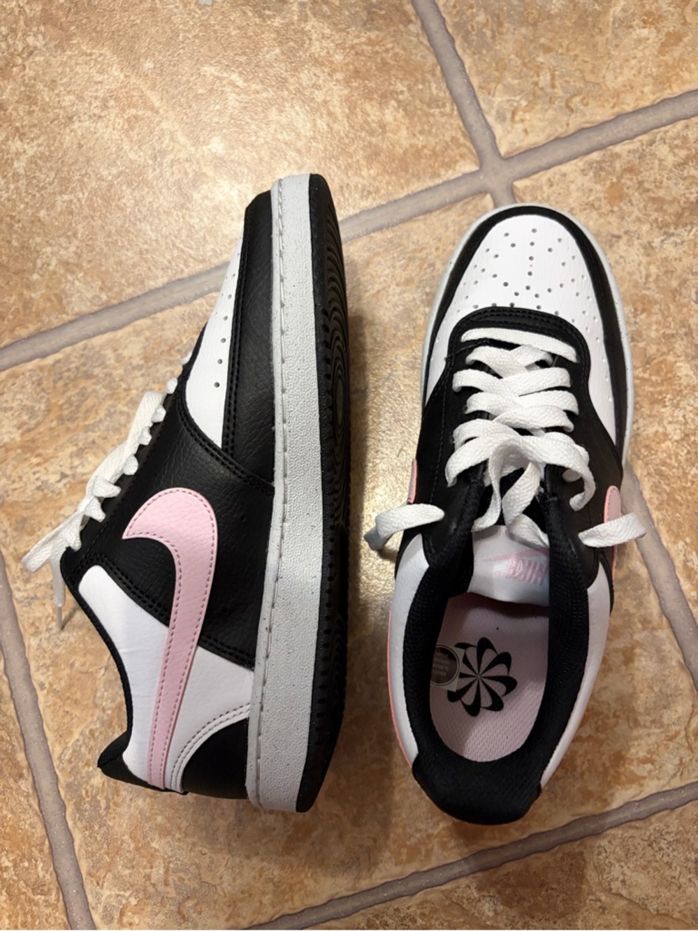 Nike women’s court vision